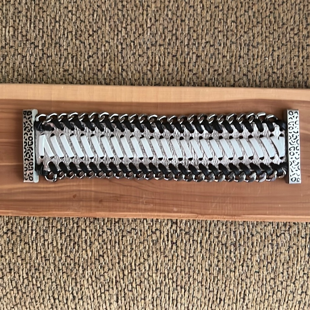 Genuine leather and stainless steel magnetic clasp bracelet